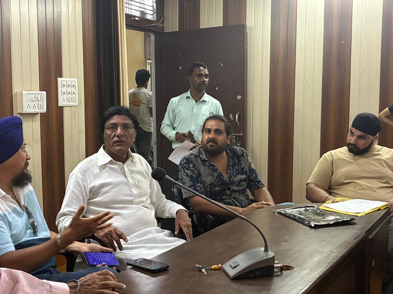 विकासनगर मुख्य बाजार एवं कॉलोनियों में जलभराव समस्या पर विपुल जैन ने PWD अधिकारियों को दिया ज्ञापन